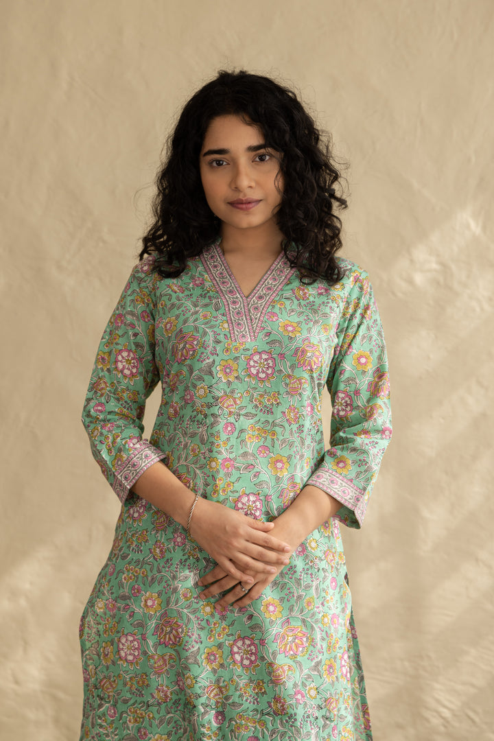Roop Kurta