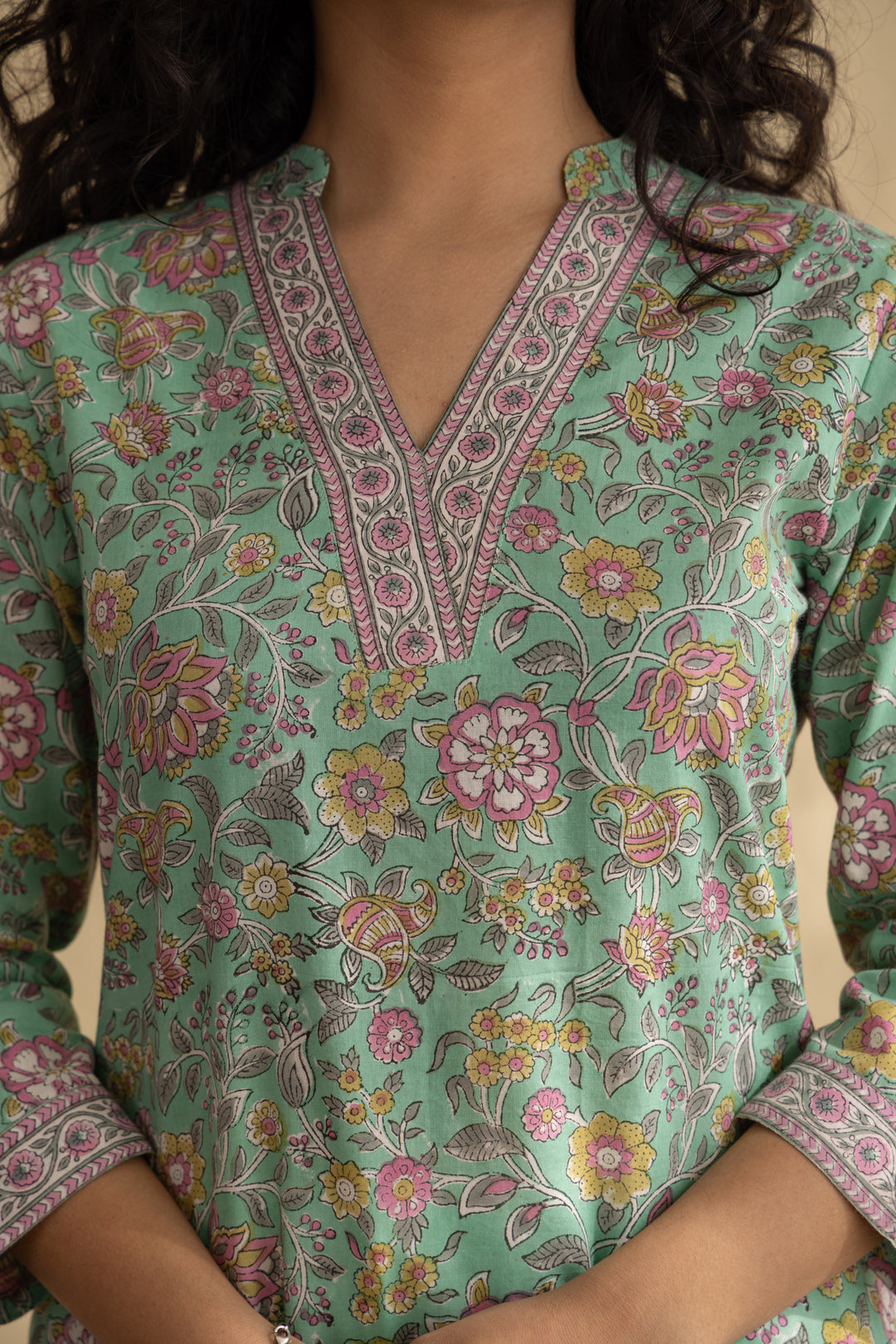 Roop Kurta