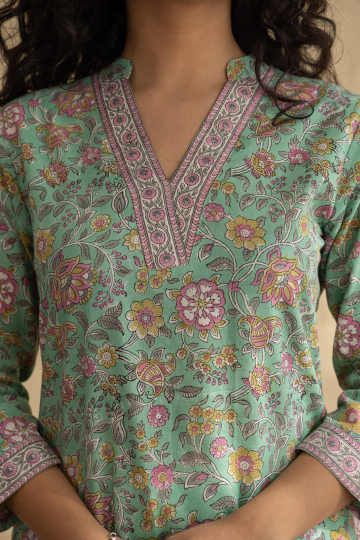 Roop Kurta