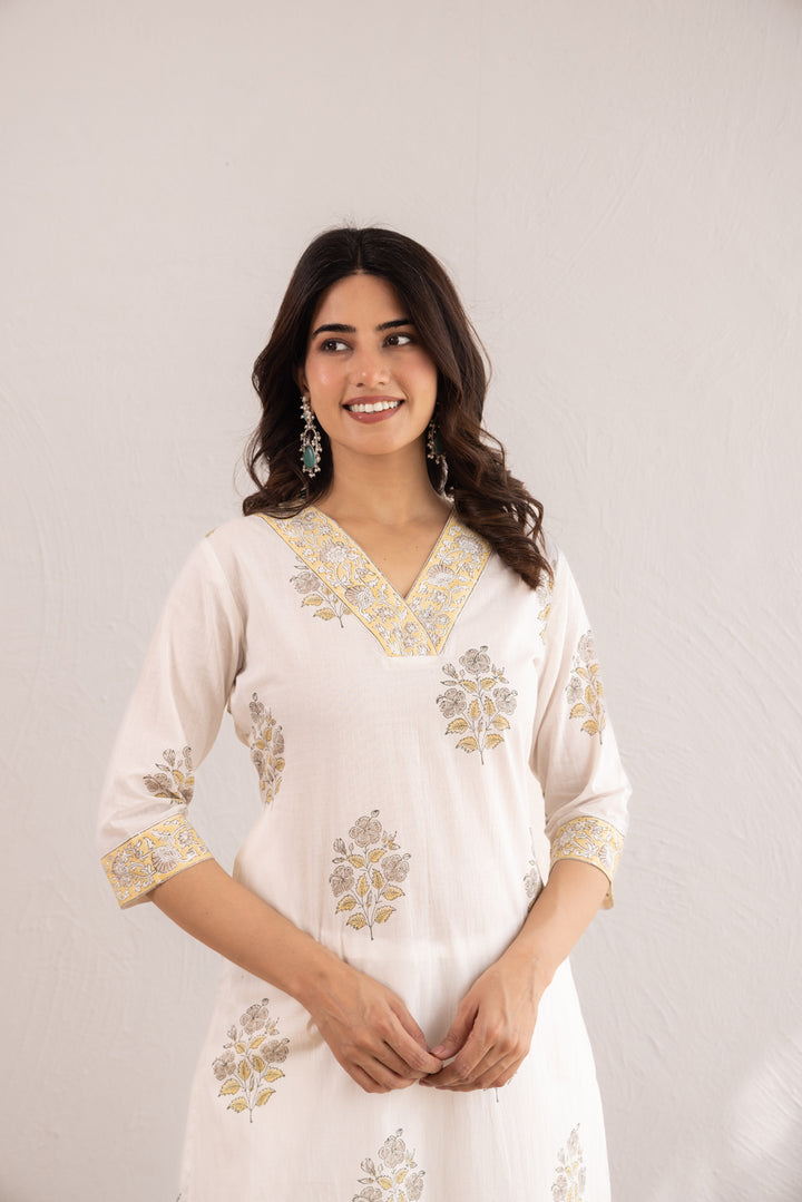 Hansika Kurta
