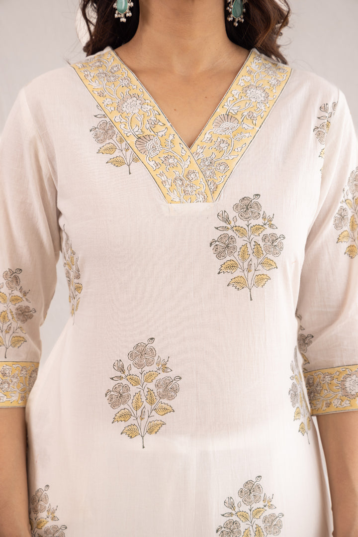 Hansika Kurta